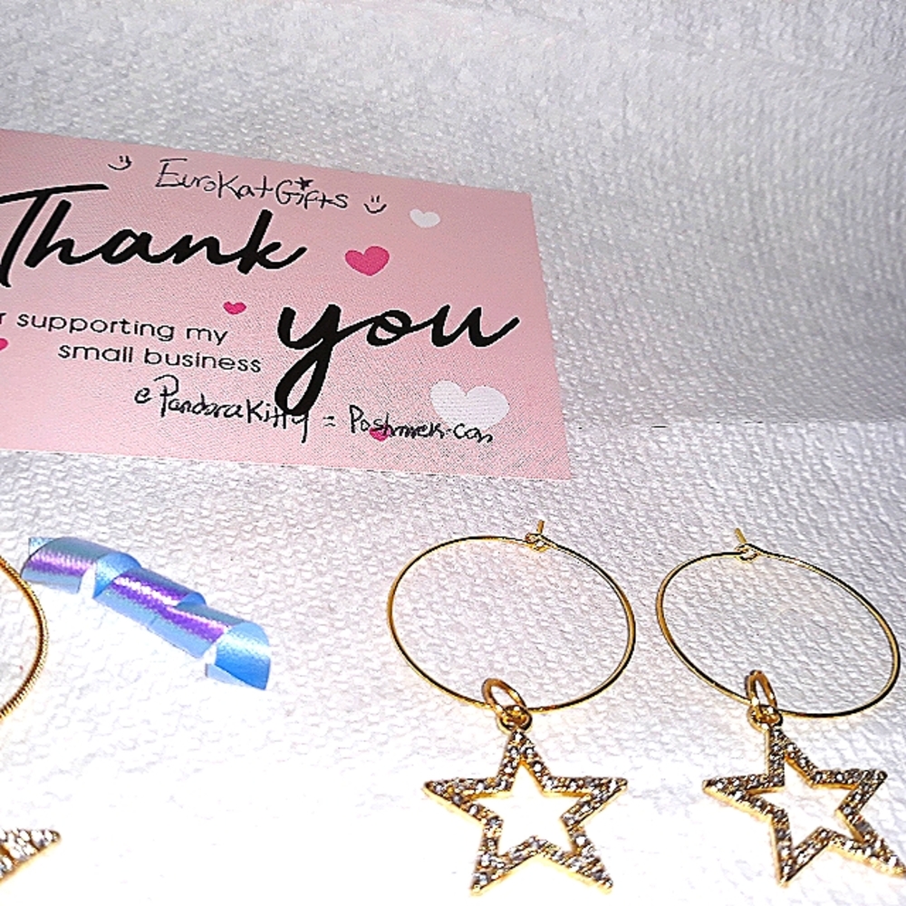 Sparkly Gold Star Charm Hoop Earrings NEW NWT Approx 1 1/2” Thin wire hoops - Picture 4 of 7